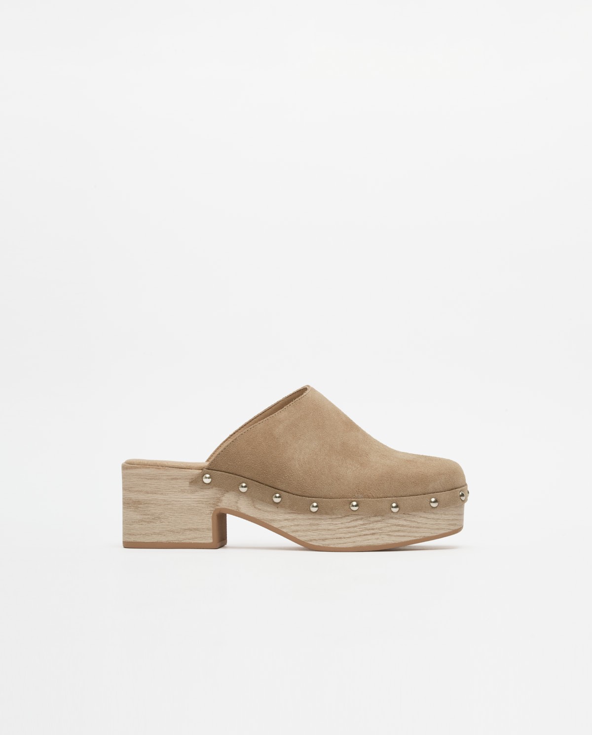 yerse Zuecos tachuelas beige oscuro