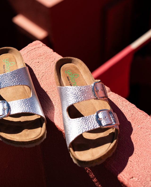 yokono Sandalia plana Granada 700 plata