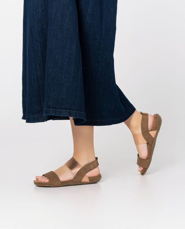 yokono Sandalia plana Manacor 001 marron