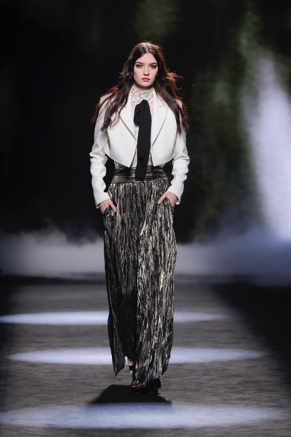 yolancris barcelona 26 – 2454 Jacket – Pafos Blouse & 26 – 33 Pants