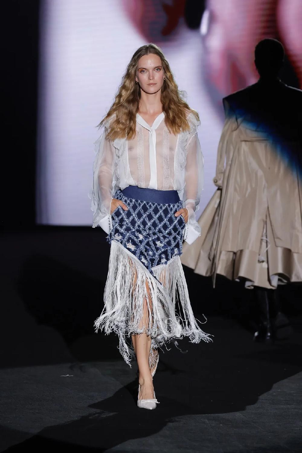 Yolancris Barcelona 25-18 BLOUSE & 25-01 SKIRT