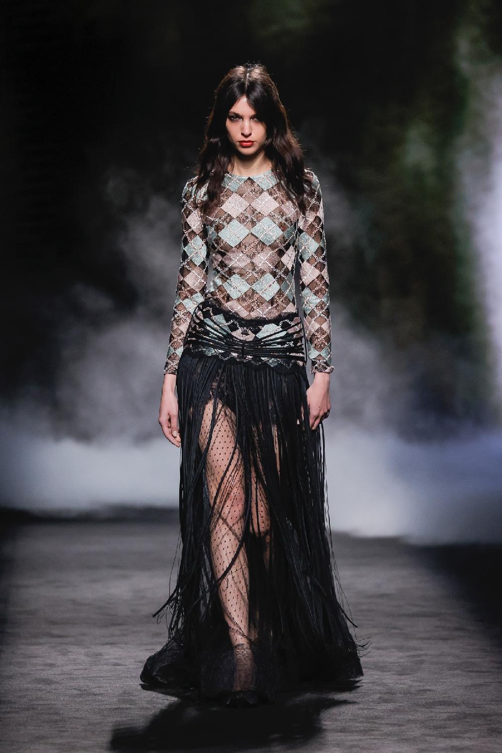 yolancris barcelona 26 – 02 T-shirt & 26 – 60 Skirt