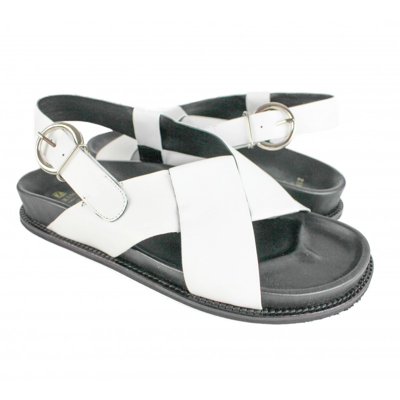 zerimar shoes Sandalias planas de piel con hebilla modelo CRUZ