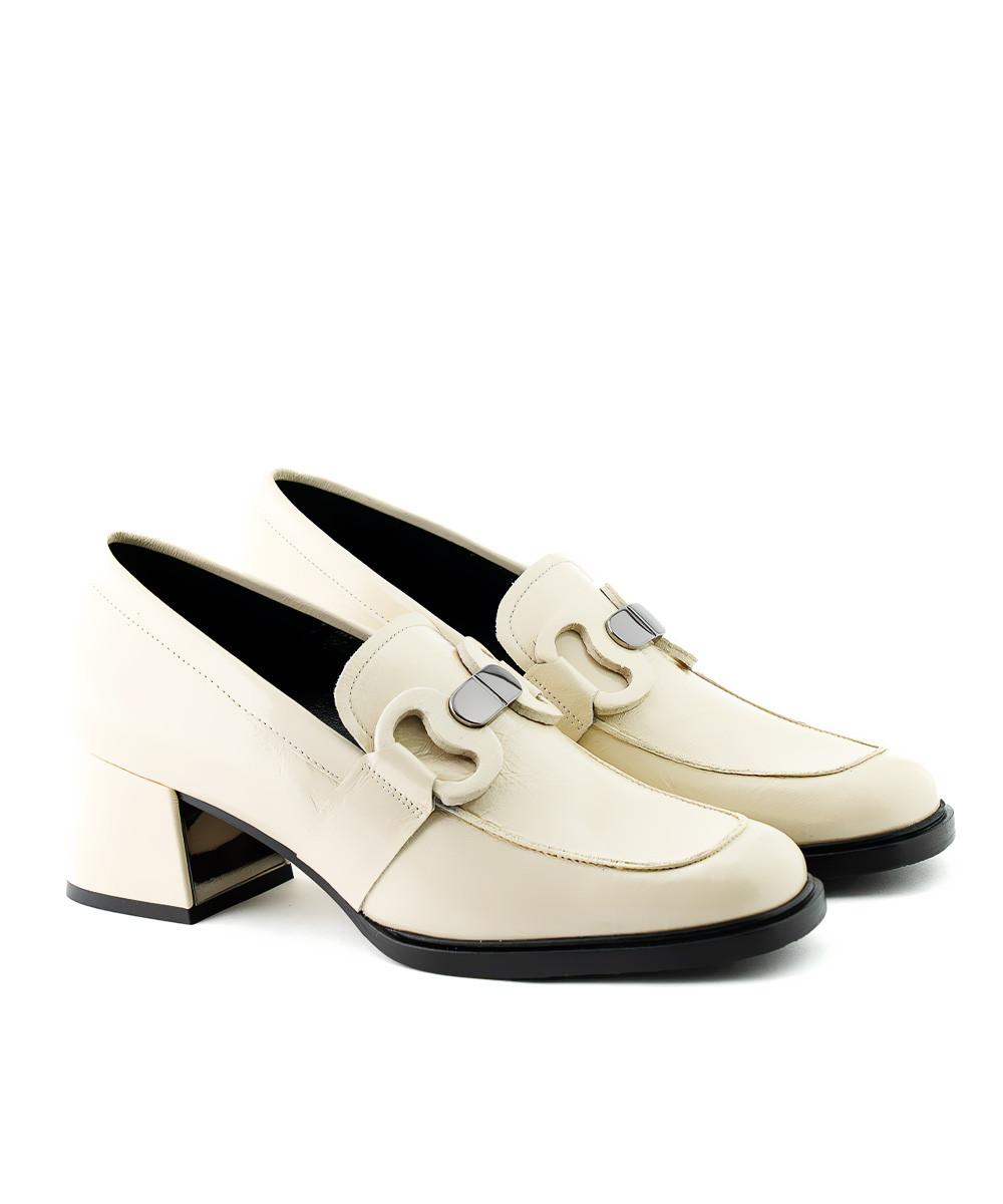 Zinda Mocasín De Piel Crema Con Hebilla