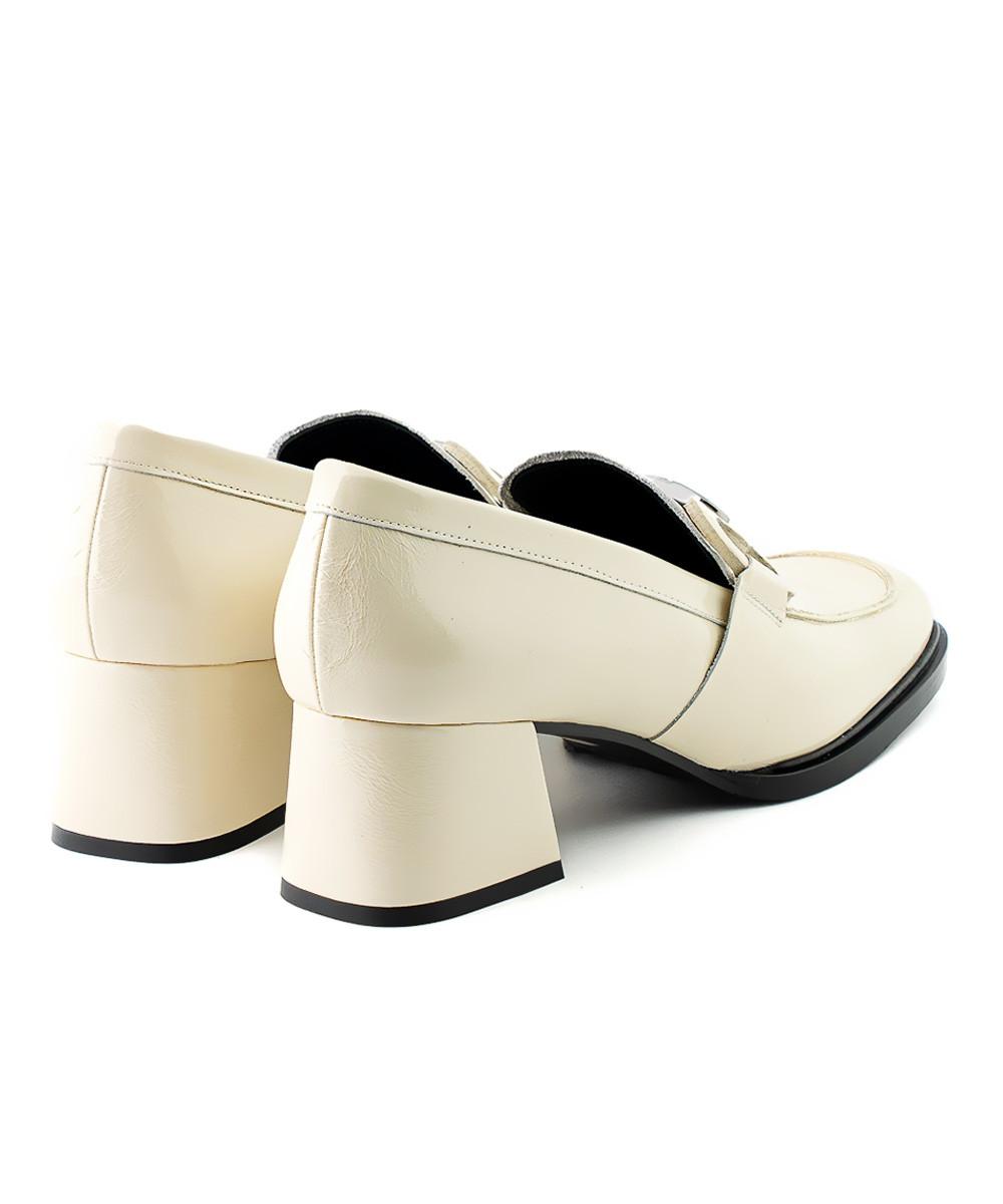 Zinda Mocasín De Piel Crema Con Hebilla