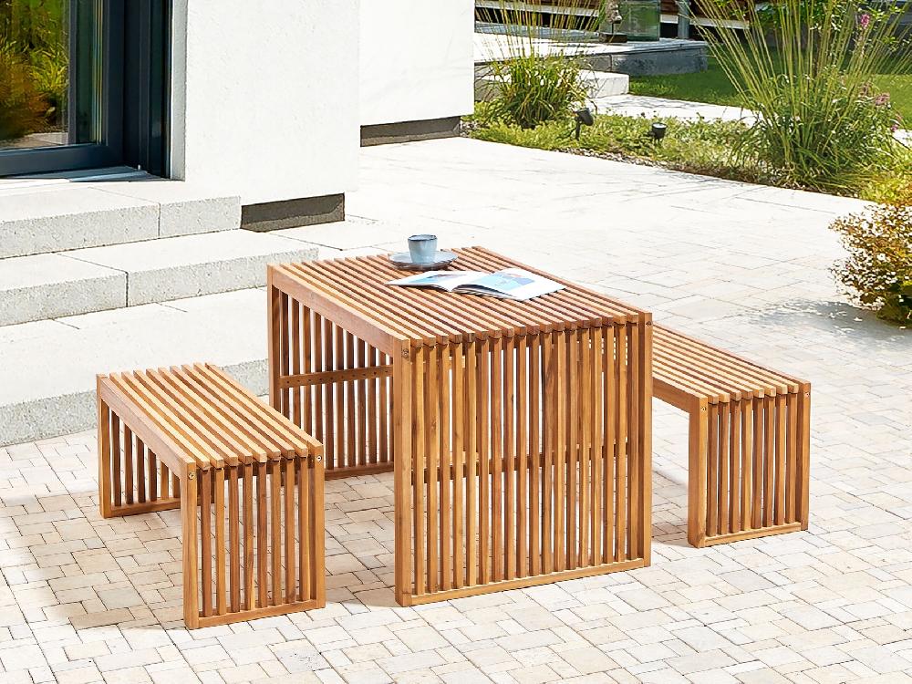 Beliani Conjunto De Mesa Y 2 Bancos De Jardín De Madera De Acacia BELLANO
