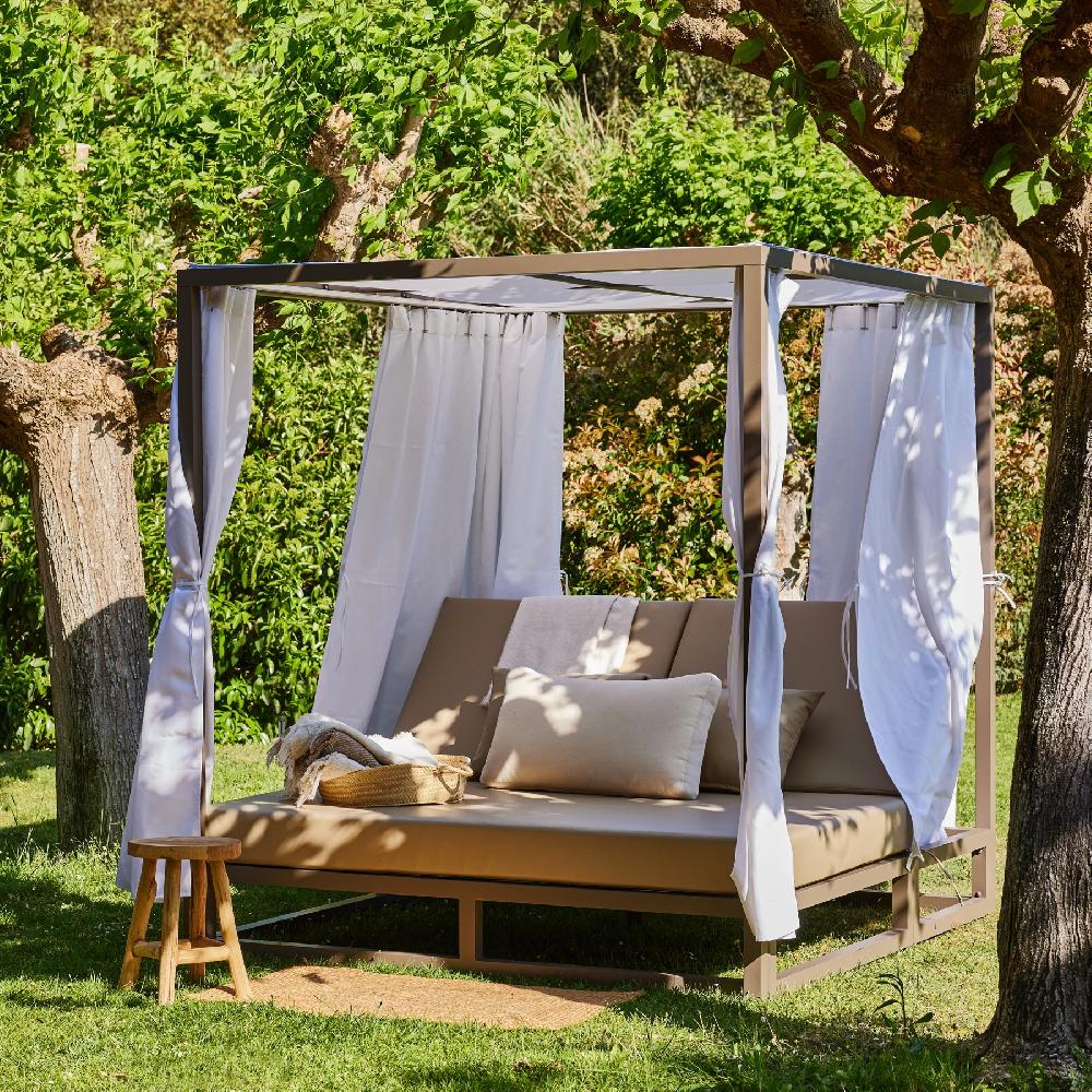 Cama Balinesa Aluminio Color Taupé Cojín Beige - Balinese