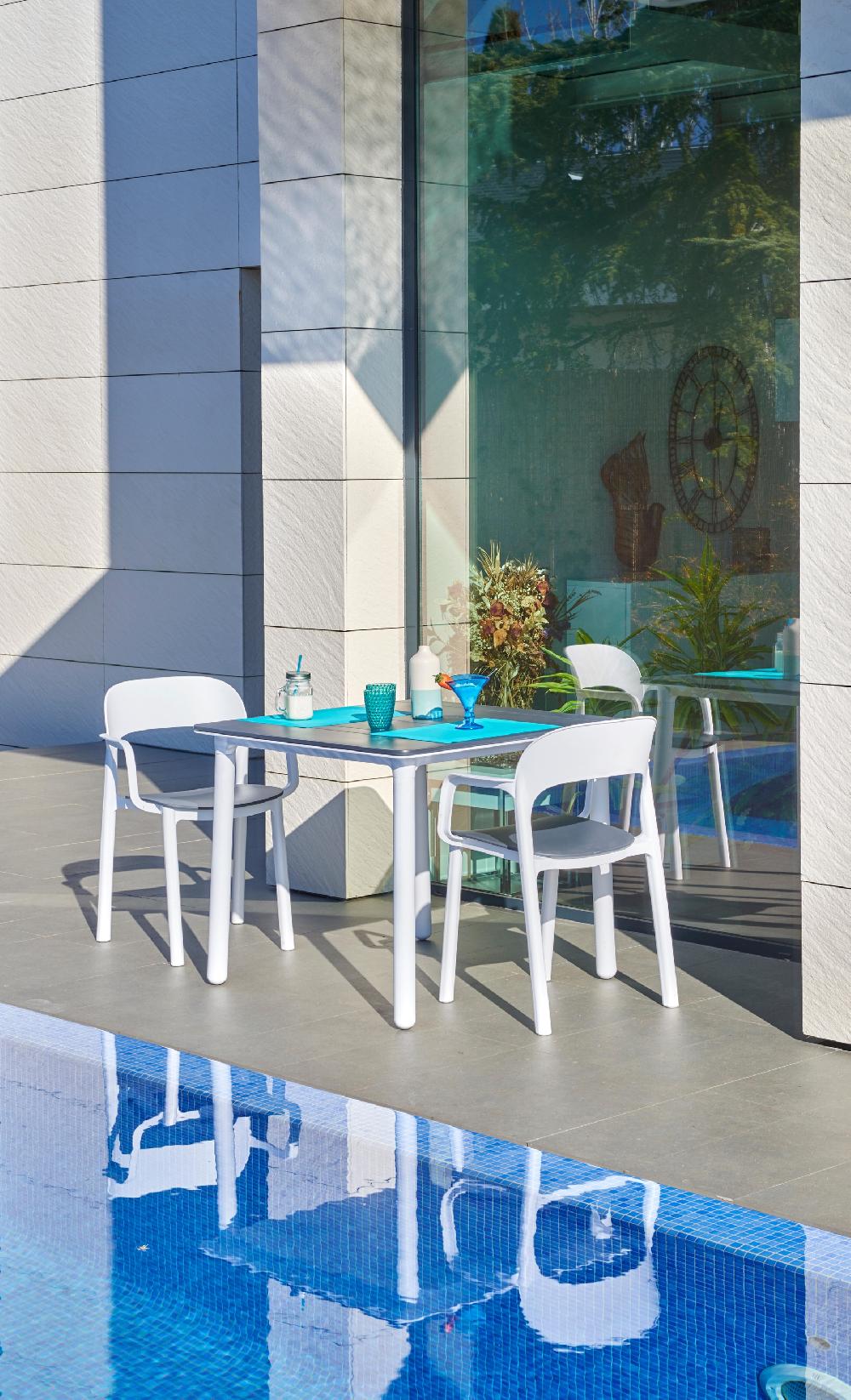 Conjunto de muebles de exterior Noa de resina para 2 comensales