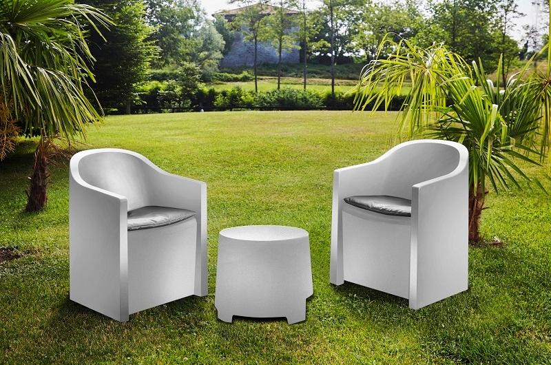 CONJUNTO DE SALÓN LUNA GARDEN CON 2 SILLONES Y MESA BLANCA CON COJINES