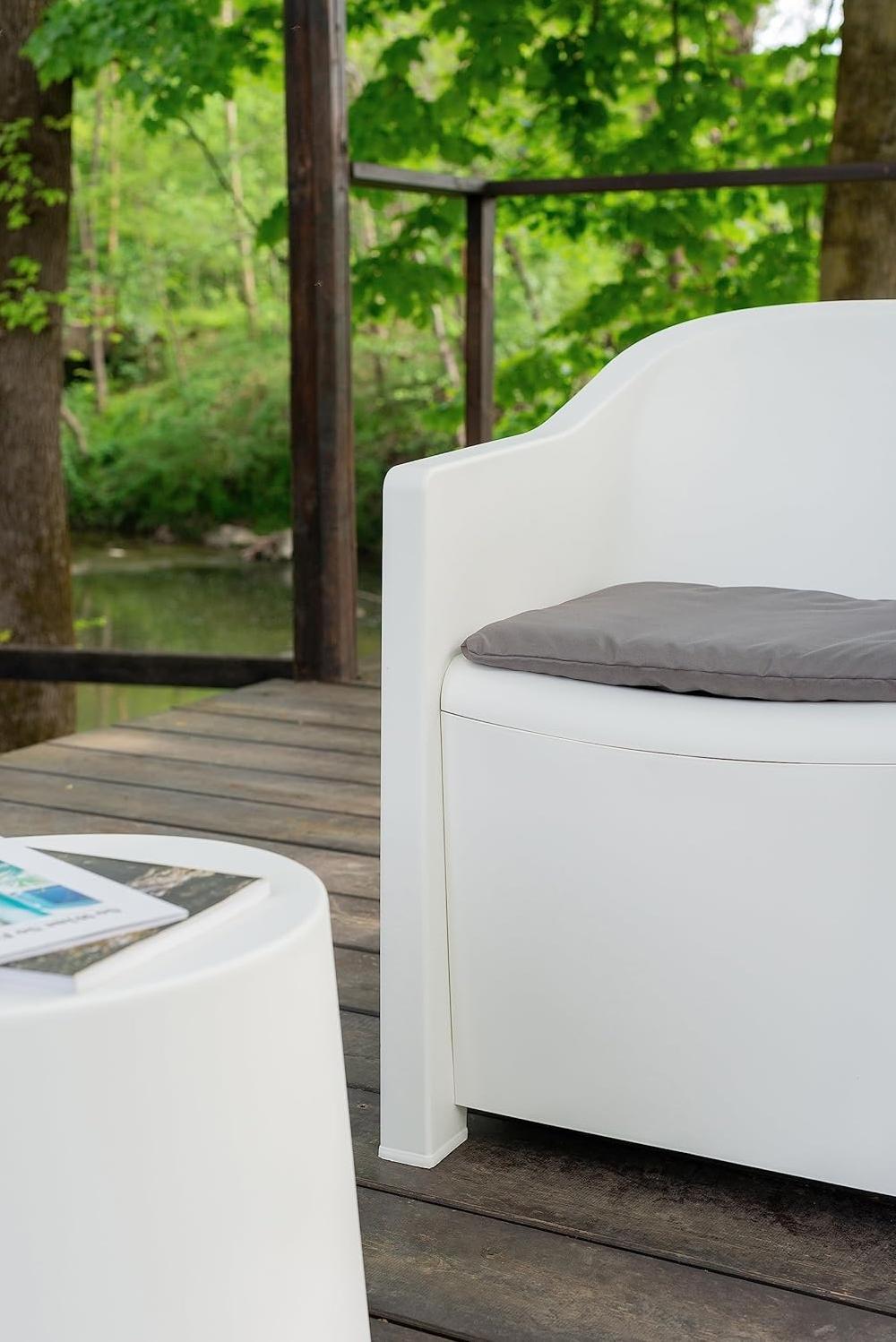 CONJUNTO DE SALÓN LUNA GARDEN CON 2 SILLONES Y MESA BLANCA CON COJINES