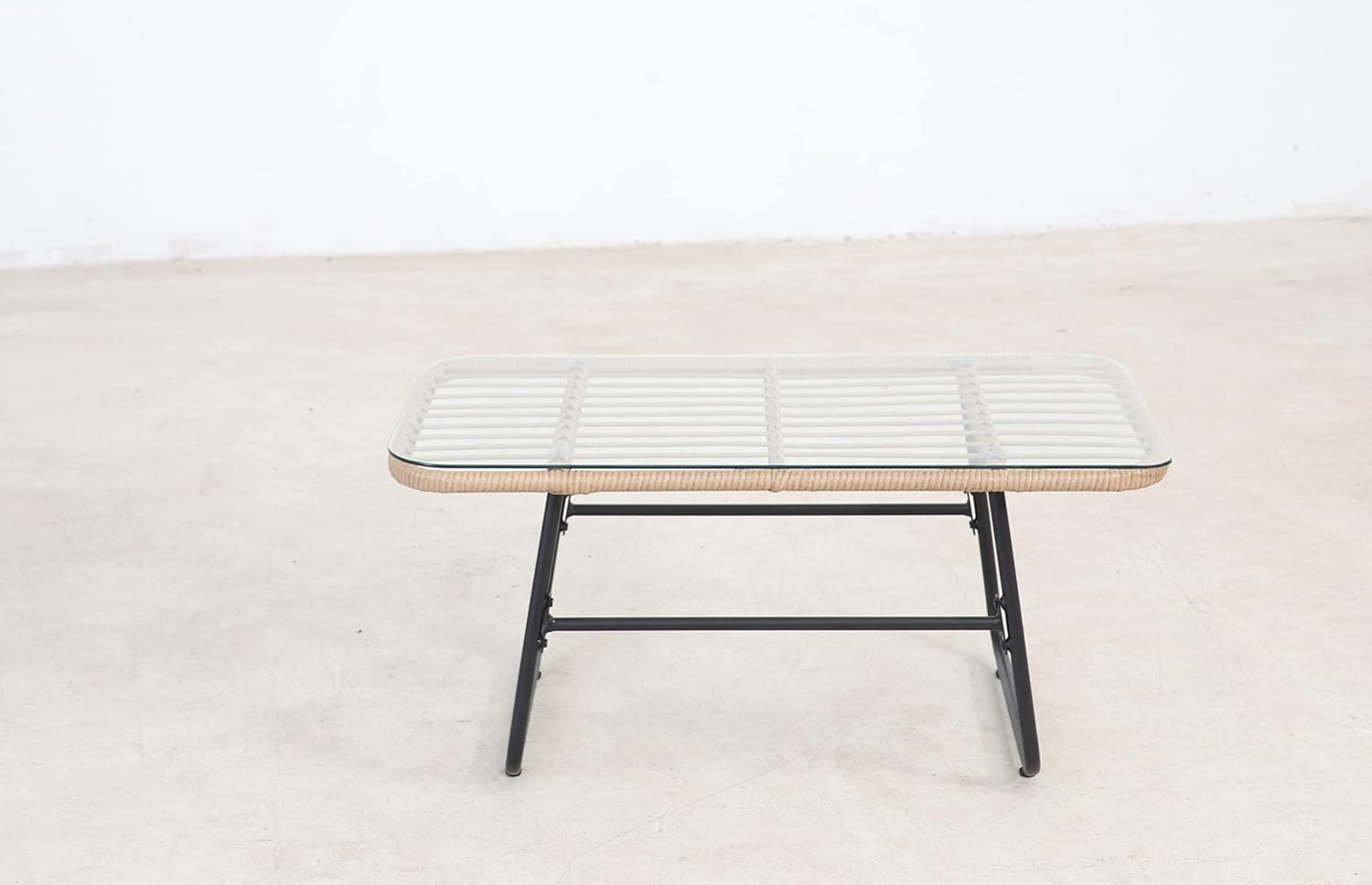 Garden Friend SALOTTO CEBU (mesa Sofá 2 Sillones) Estructura De Acero Negro Tapicería De Poliratán Color Natural Cojines Blancos