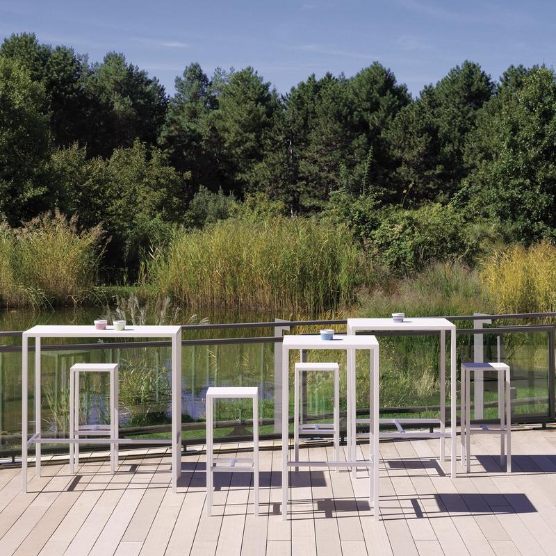 Mesa Alta De Jardín De Metal "Quatris" 60x60 Cm 110h Bronce