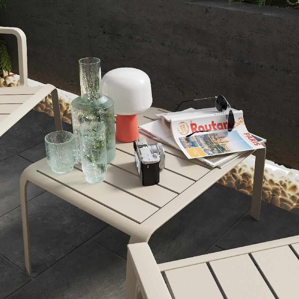 Mesa auxiliar de jardín NATERIAL Idaho de aluminio beige de 59x41x30 cm