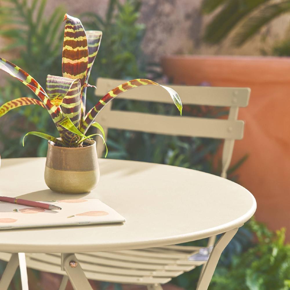 Mesa De Jardín Cuadrada Plegable De Metal 2 Sillas Emilia Beige 60x60x71 Cm