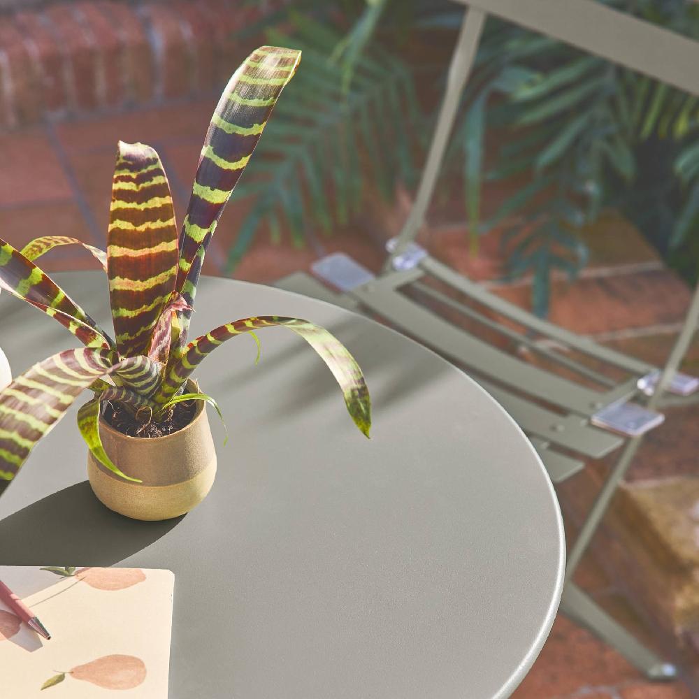 Mesa De Jardín Cuadrada Plegable De Metal 2 Sillas Emilia Verde Kaki 60x60x71 Cm