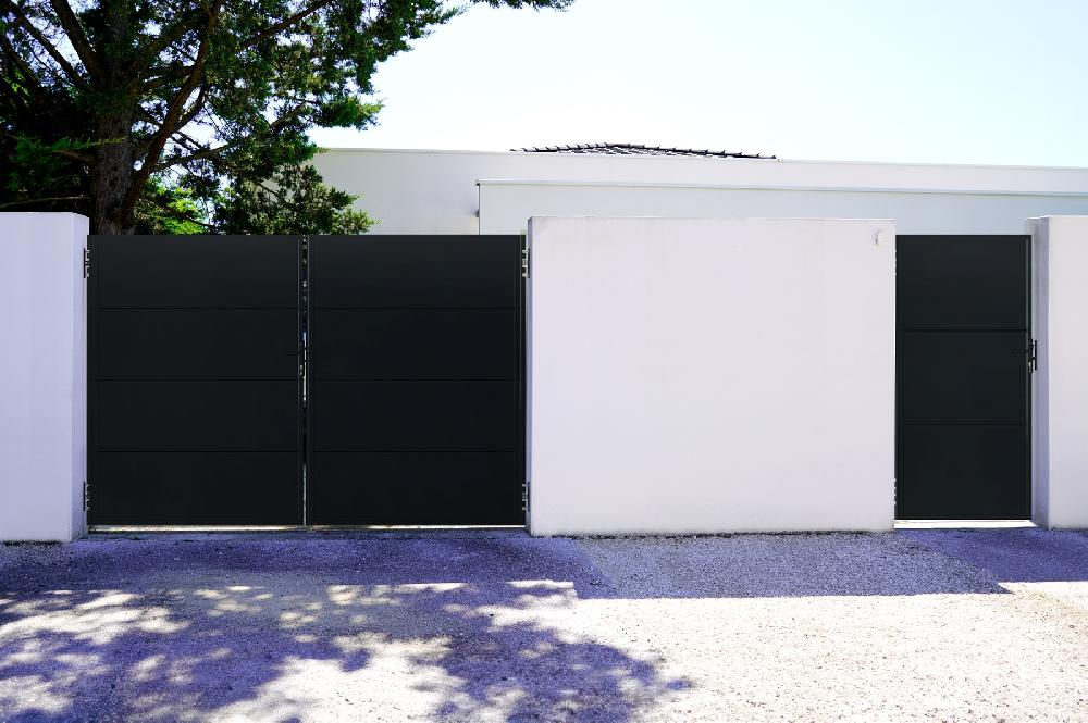 Portón Abatible De Hierro 3m NALI 300B200 NEGRO MATE