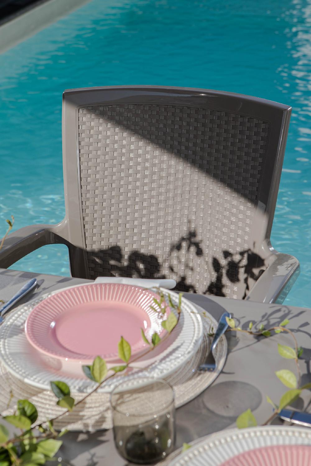 Set De Jardín De Polipropileno Con Mesa Samuel 200x95 Cm Y 6 Sillas Efecto Ratán Diana Topo