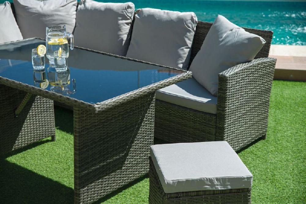 Sofa Rinconera + Mesa + 2 Puffs De Ratan PE. Muebles De Jardin Y Terraza Marron
