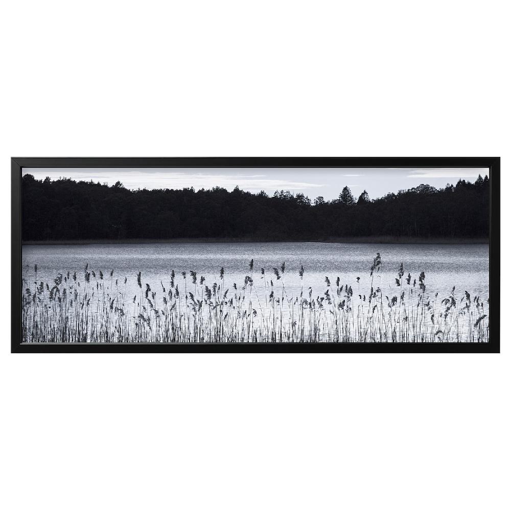 IKEA BJÖRKSTA Cuadro con marco Lago en el bosque/negro 140x56 cm