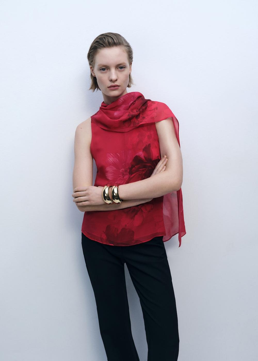 Mango Blusa flores fular