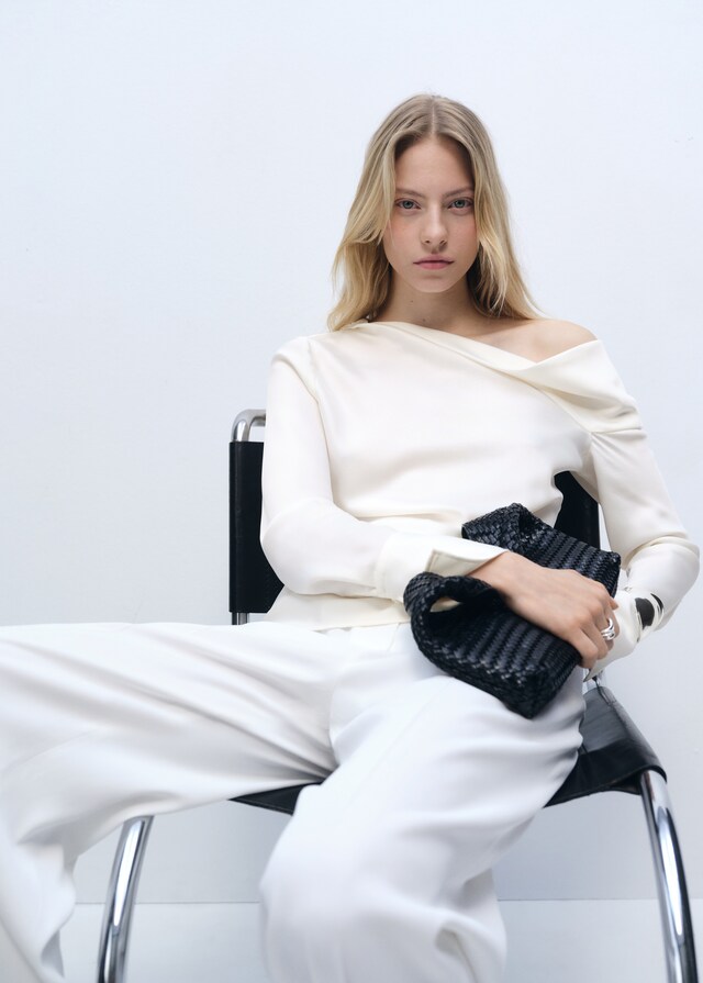 Mango Blusa Satinada Cuello Drapeado