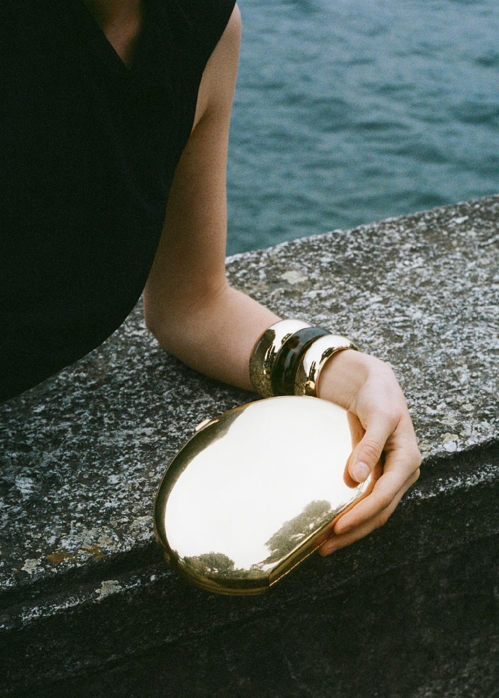 Mango Bolso mano clutch metálico