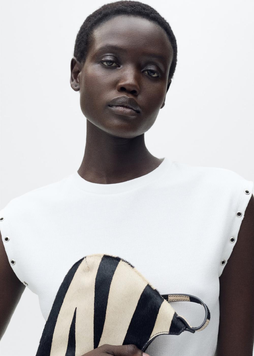 Mango Camiseta canalé ribete troquelado