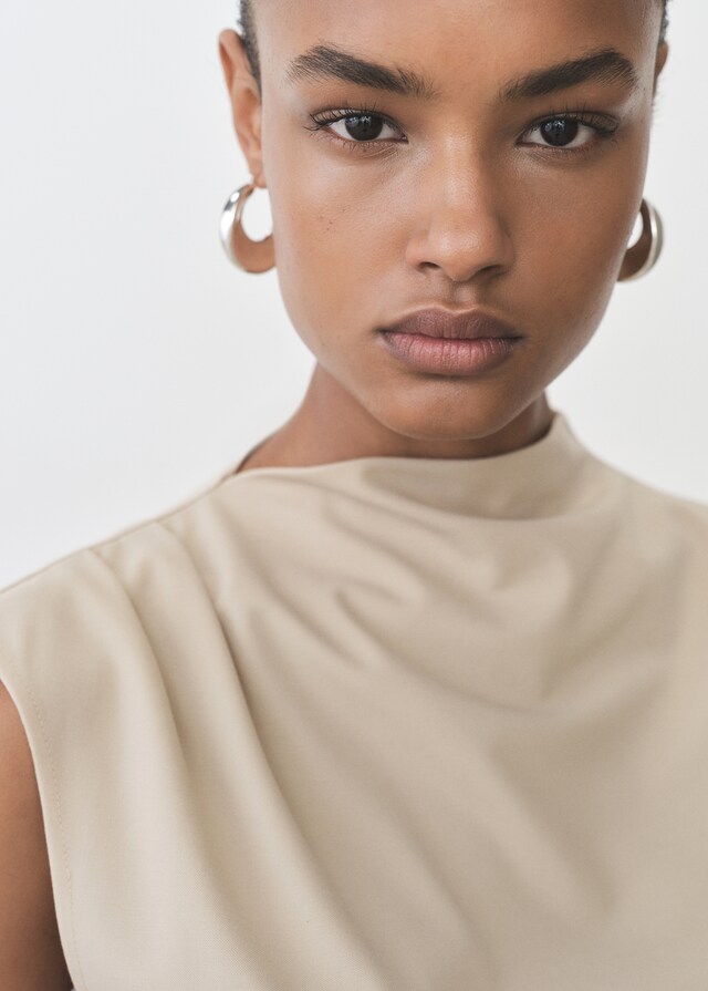 Mango Camiseta Cuello Asimétrico Fruncidos