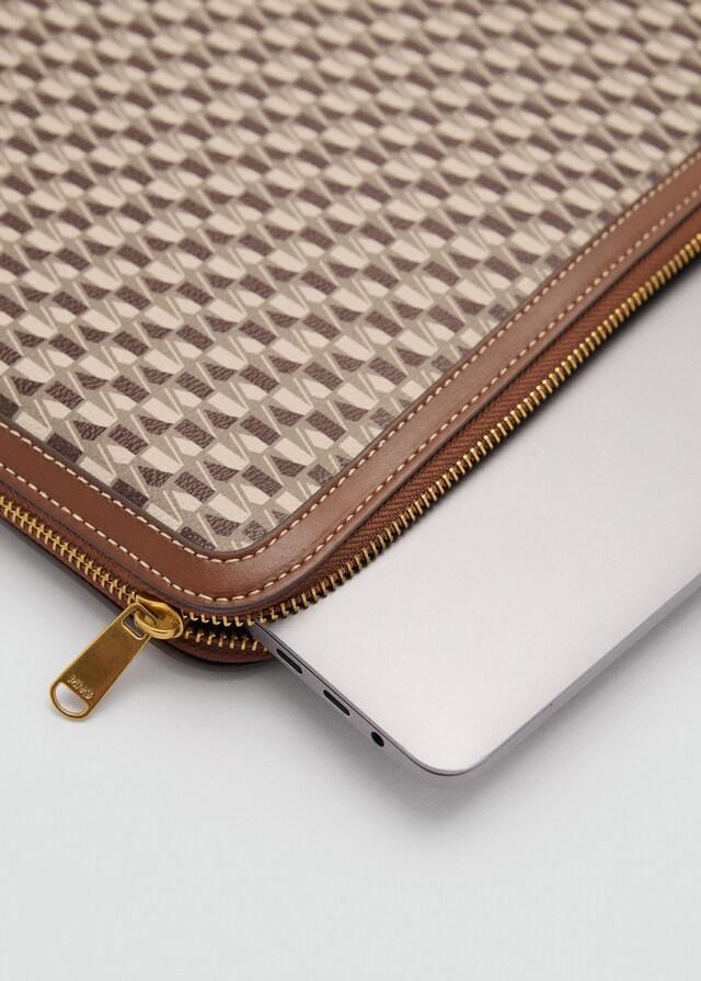 Mango Funda Ordenador Estampado Logo