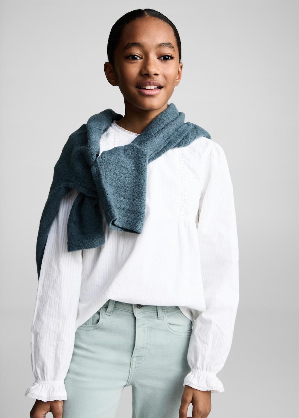 Mango Jeans flare bajo deshilachado