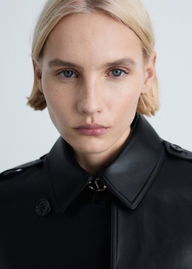 Mango Trench Efecto Piel