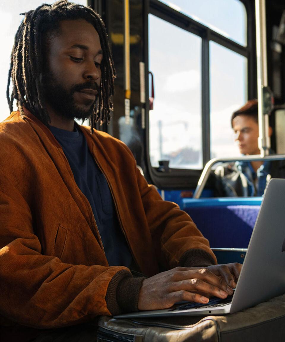 Apple Apple MacBook Air 13.3" Chip M1 RAM 8G SSD 256 GB Gris Espacial