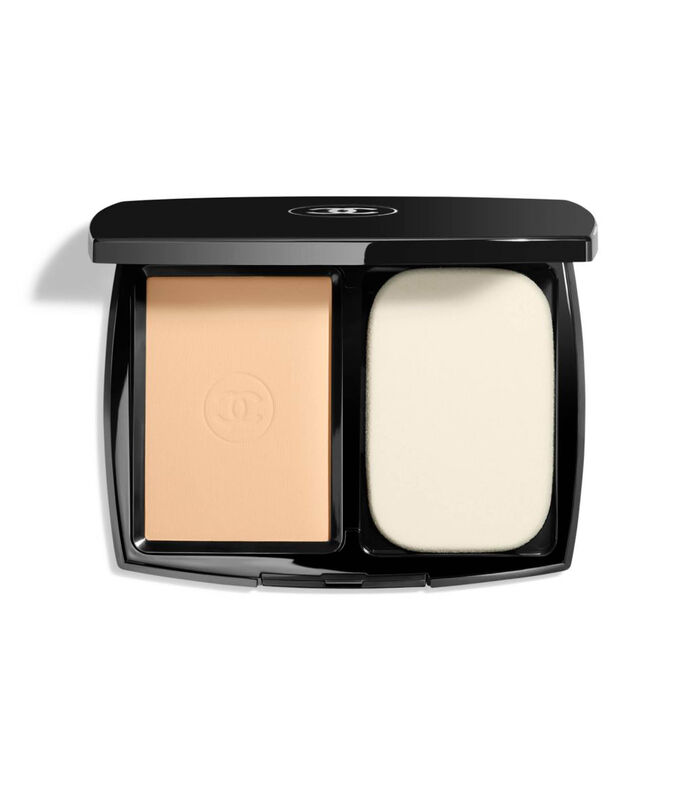 Chanel BASE DE MAQUILLAJE COMPACTO DE LARGA DURACIÓN ULTRACONFORTABLE – ACABADO PERFECTO 13 G