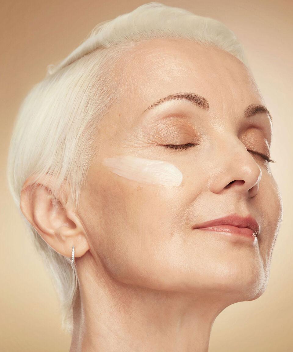 Estée Lauder Crema Hidratante Multi-Acción Revitalizing Supreme+ Youth Power 50 Ml