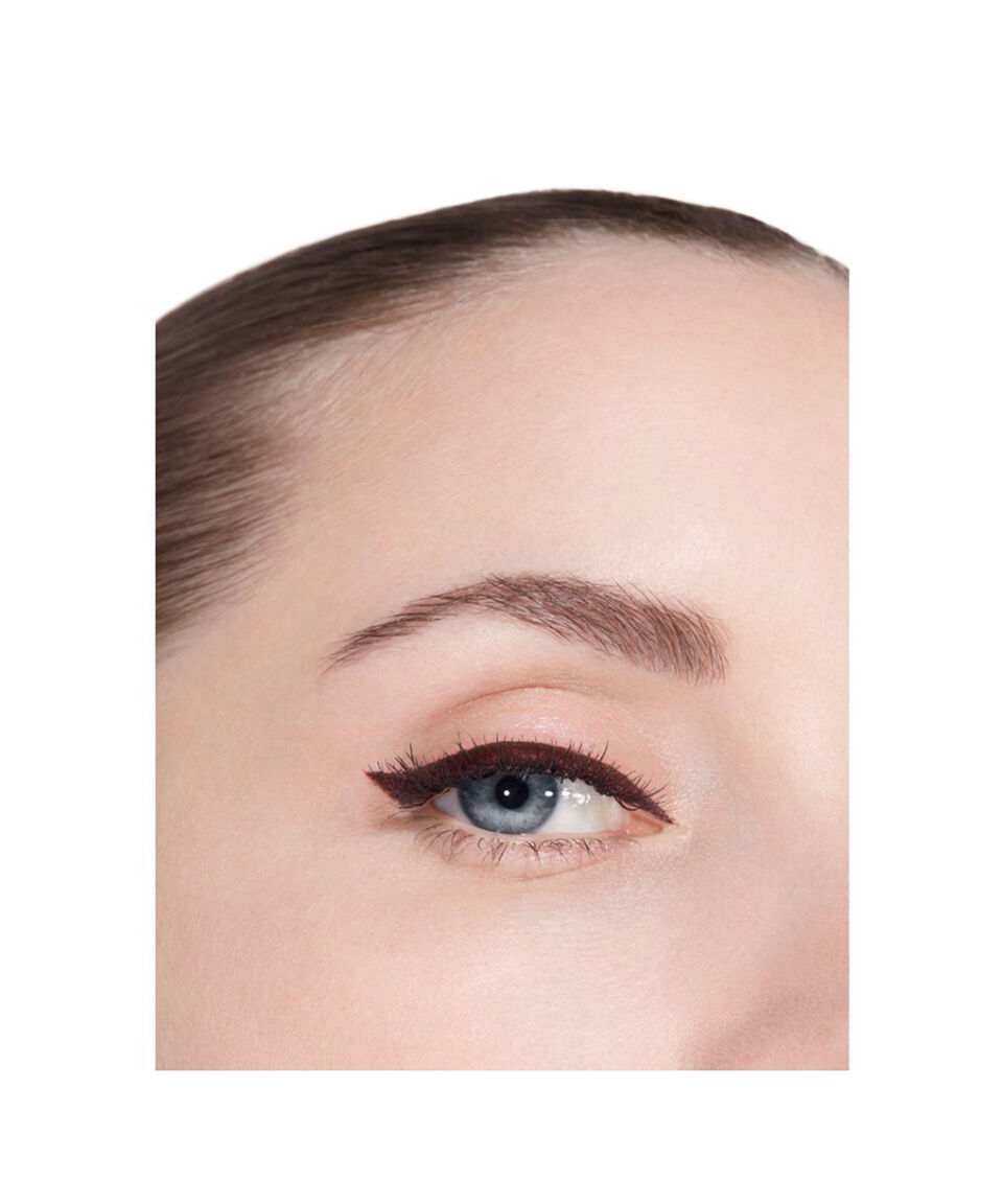 Chanel DELINEADOR LÍQUIDO DE ALTA PRECISIÓN LARGA DURACIÓN Y A PRUEBA DE AGUA 2.5 ML