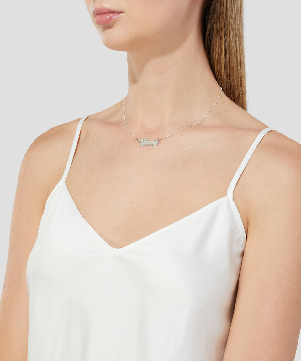 Tanya Moss Dije Con Tipografía Y Cadena En Plata .925 Mujer