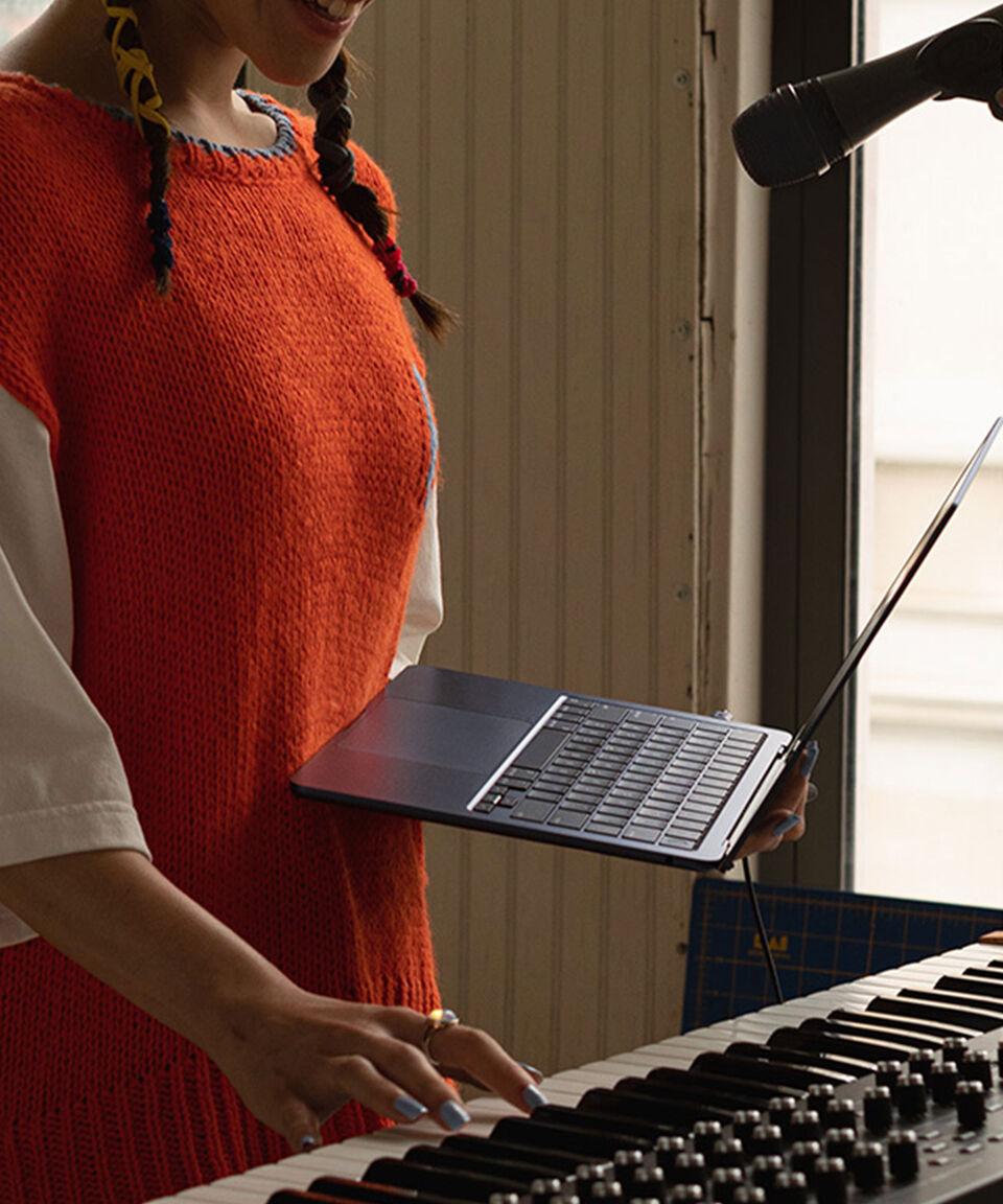 Apple MacBook Air 13" Chip M2 16 GB 256 GB Medianoche