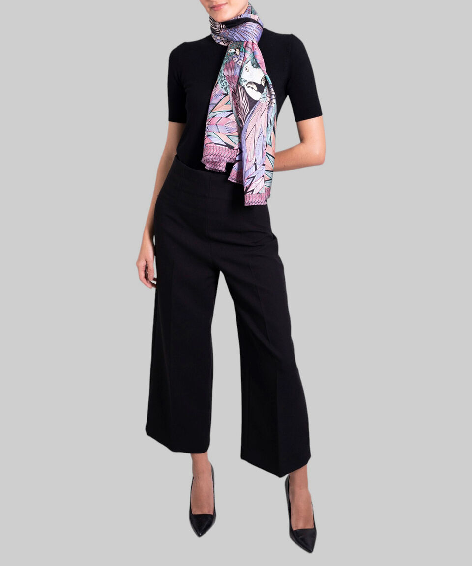 Pineda Covalin Chalina De Guacamaya Mujer