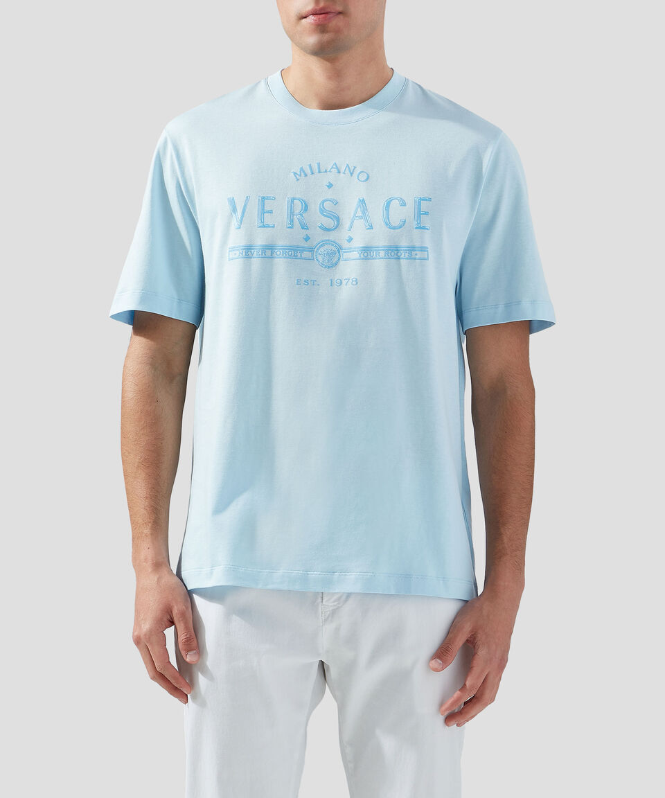Versace Playera de cuello redondo y manga corta estampada Hombre