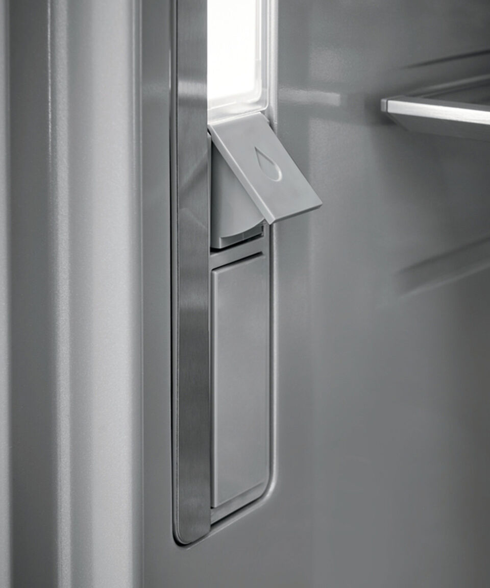 Electrolux Refrigerador EI33AR80WS Deluxe 19 P3 Acero Inoxidable