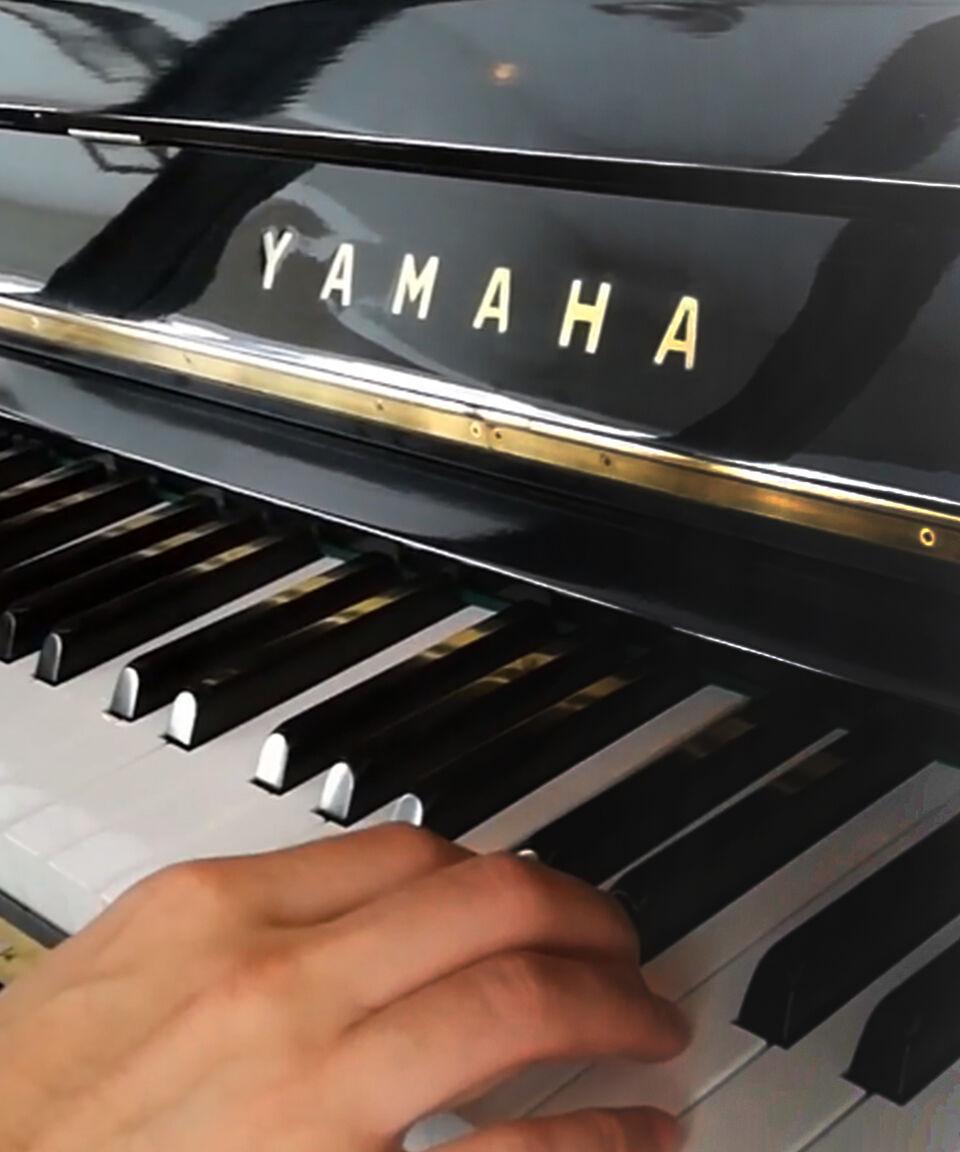 Yamaha JU109PE Piano Vertical Negro
