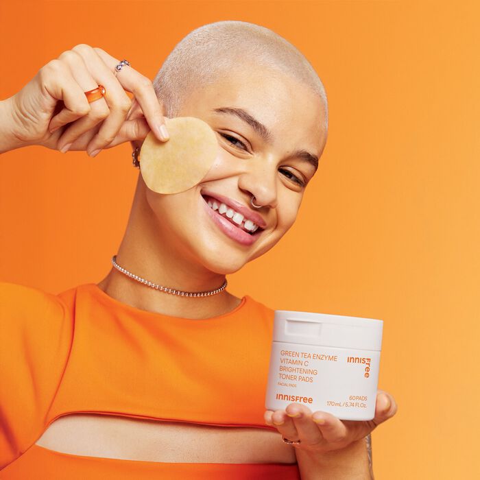 Innisfree Discos Luminosidad Con Enzima De Té Verde Y Vitamina C - Tratamiento Antimanchas