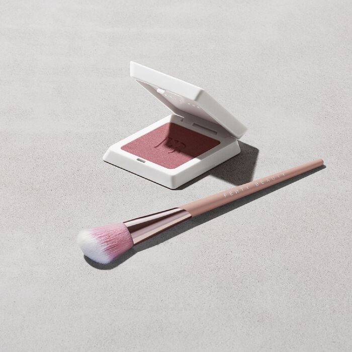 Fenty Beauty Blush Brush 155 - Brocha Para Colorete
