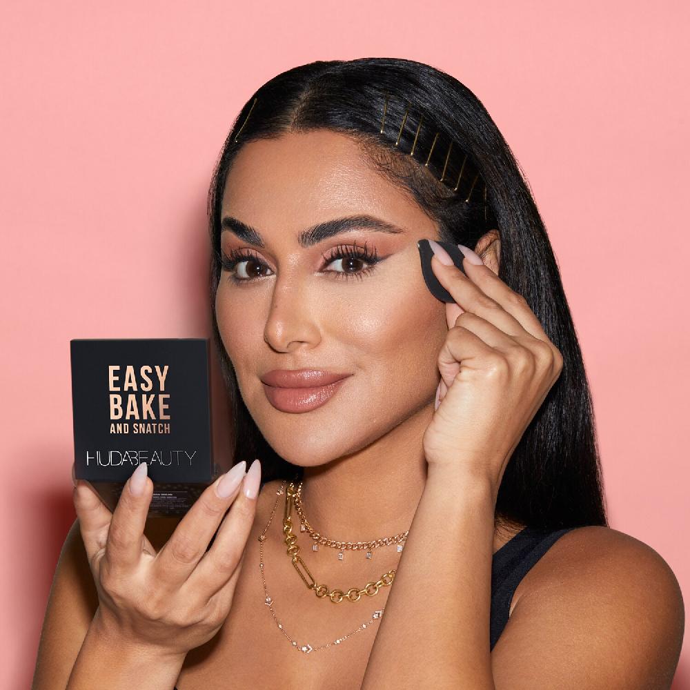 Huda Beauty Easy Bake And Snatch - Polvos Compactos