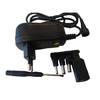 Bricomart ADAPTADOR MULTITENSIÓN + USB