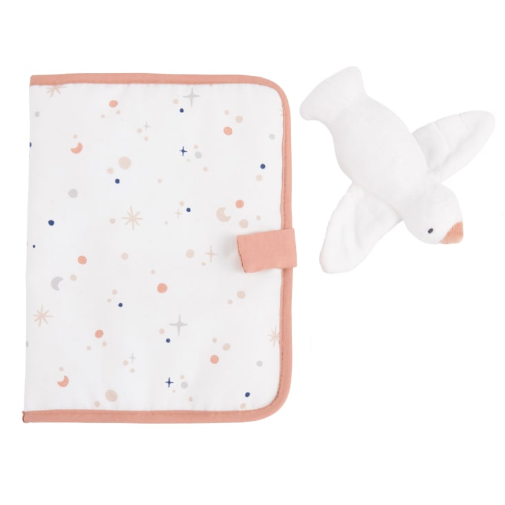 Maisons du Monde Gabriel - Set de nacimiento para bebé con funda para la cartilla de salud y sonajero
