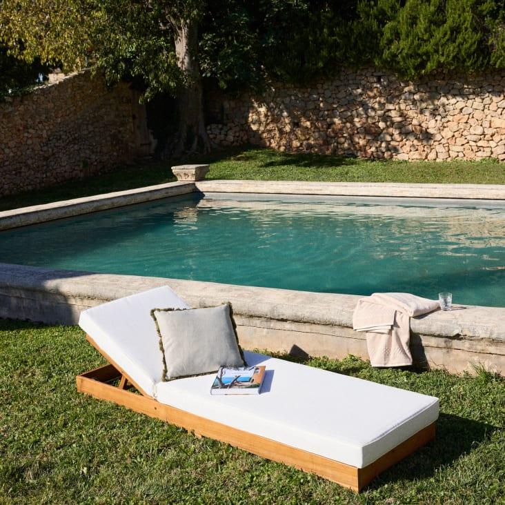 Maisons Du Monde Tossa - Tumbona Con Ruedas De Madera Maciza De Acacia Y Cojines Crudos De Poliéster Reciclado