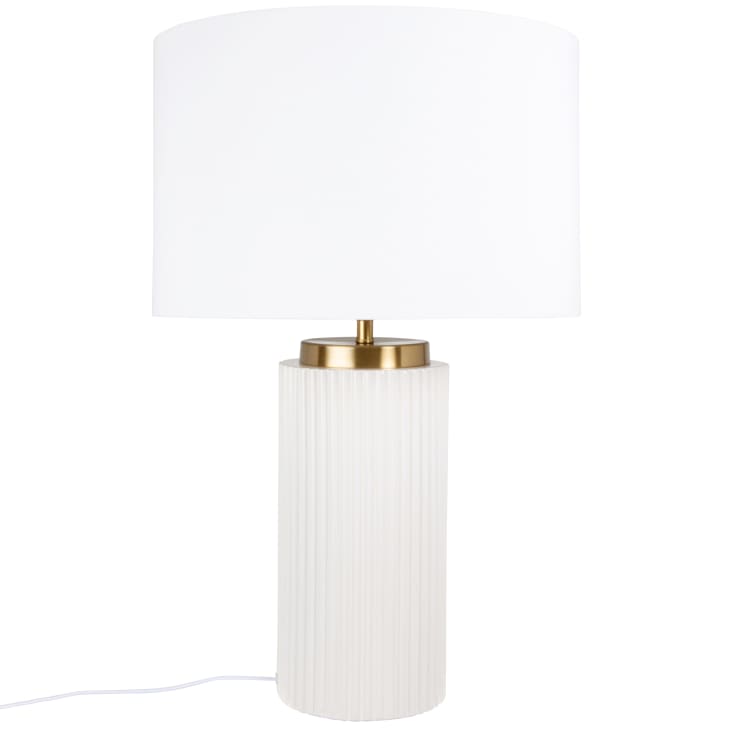 Maisons du Monde Vigo - Lámpara de cerámica estriada blanca y metal dorado con pantalla en poliéster reciclado blanca