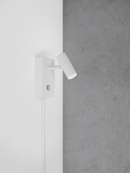 Westwing Aplique Pequeño LED Regulable Omari Con Enchufe