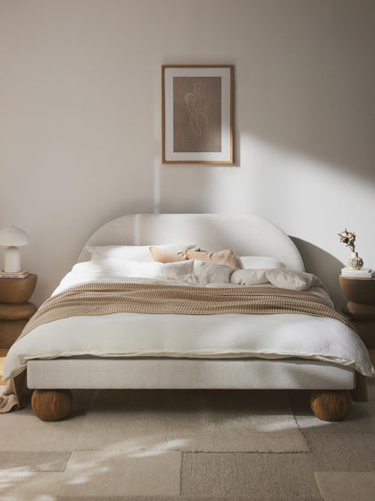 Westwing Cama Tapizada Con Patas Esféricas De Madera Rena